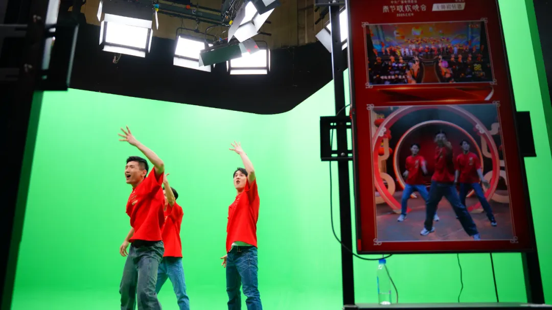 图为春晚彩排现场